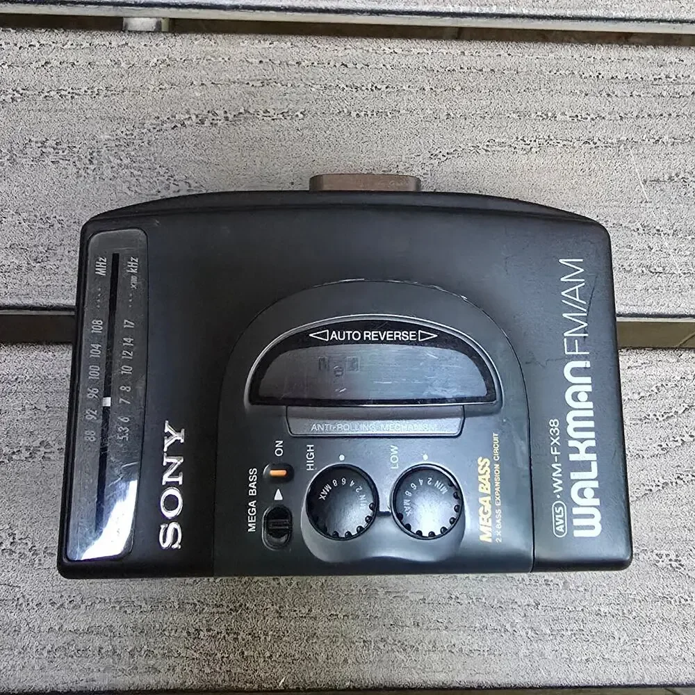 Sony Walkman WM FX38 Portable Cassette Player AM FM Radio Tested Working